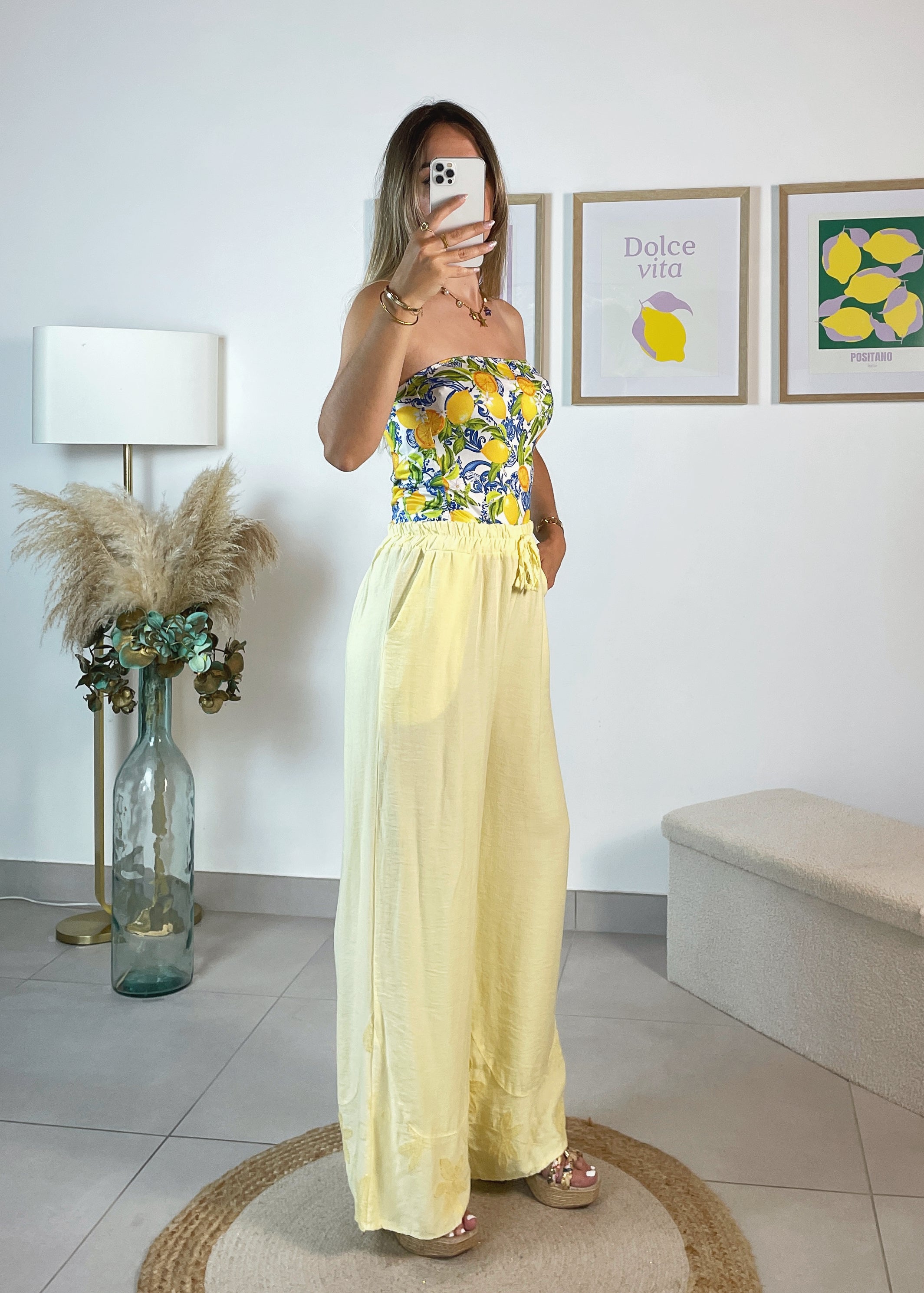 Pantalon Palm - Jaune Clair et détail broderie fleurie