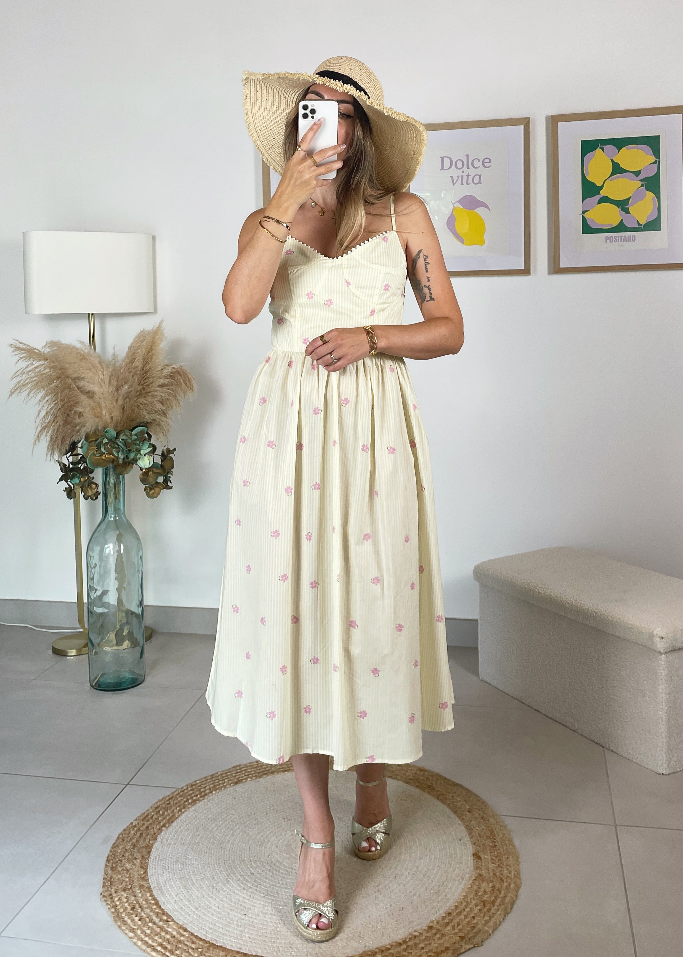 Robe Marguerite - rayé beige et jaune et fleurs brodées