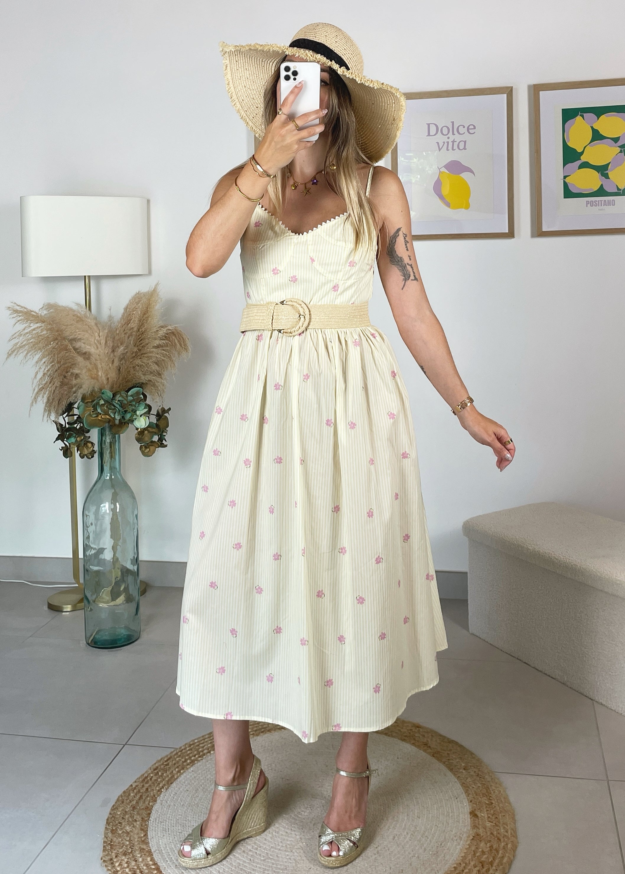 Robe Marguerite - rayé beige et jaune et fleurs brodées